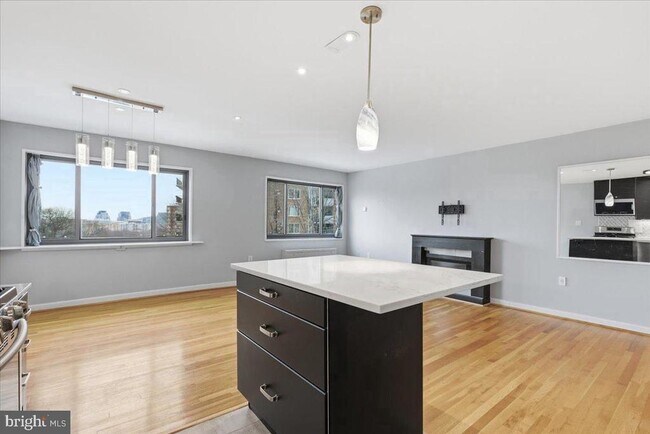 Foto del edificio - 1300 S Arlington Ridge Rd