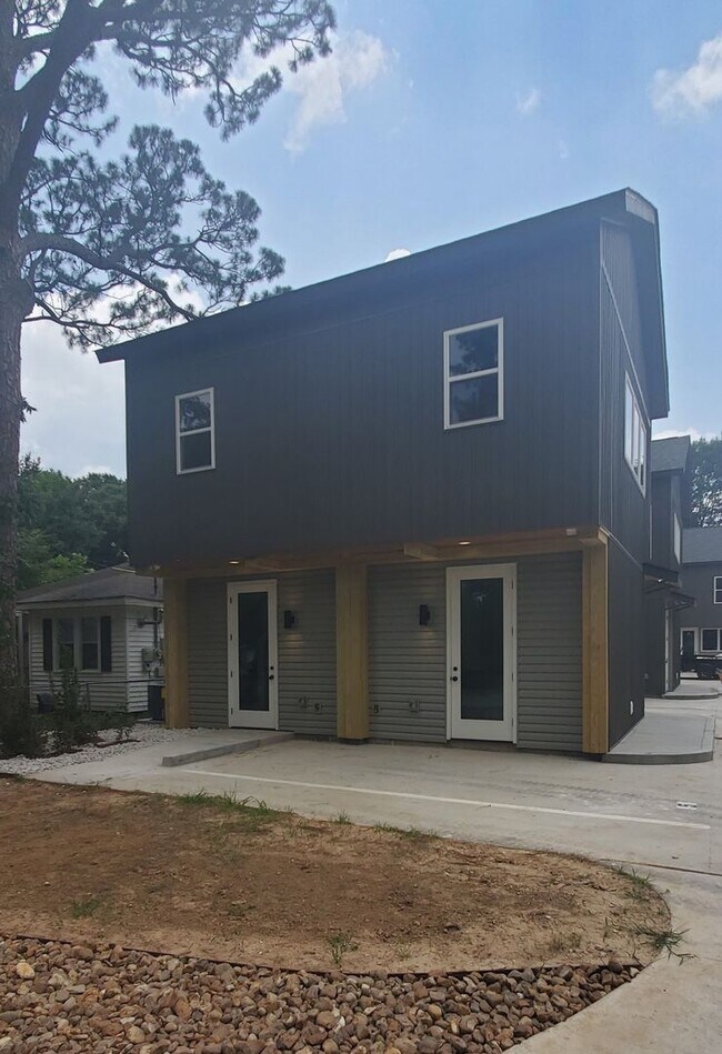 Foto del edificio - 1 Bed 1.5 Bath Condo Near Campus!