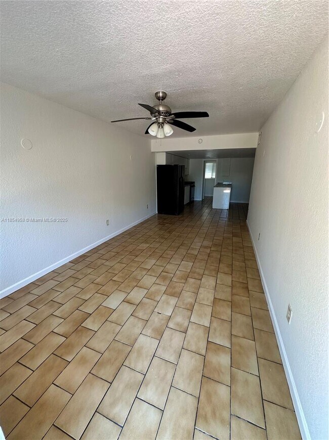 Foto del edificio - 13210 NE 3rd Ave