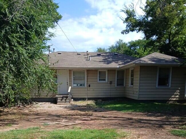 Building Photo - 2204 NW Denver Ave
