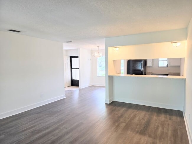 Building Photo - 1237 N Egret Point