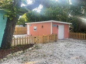 Building Photo - 784 Oak St