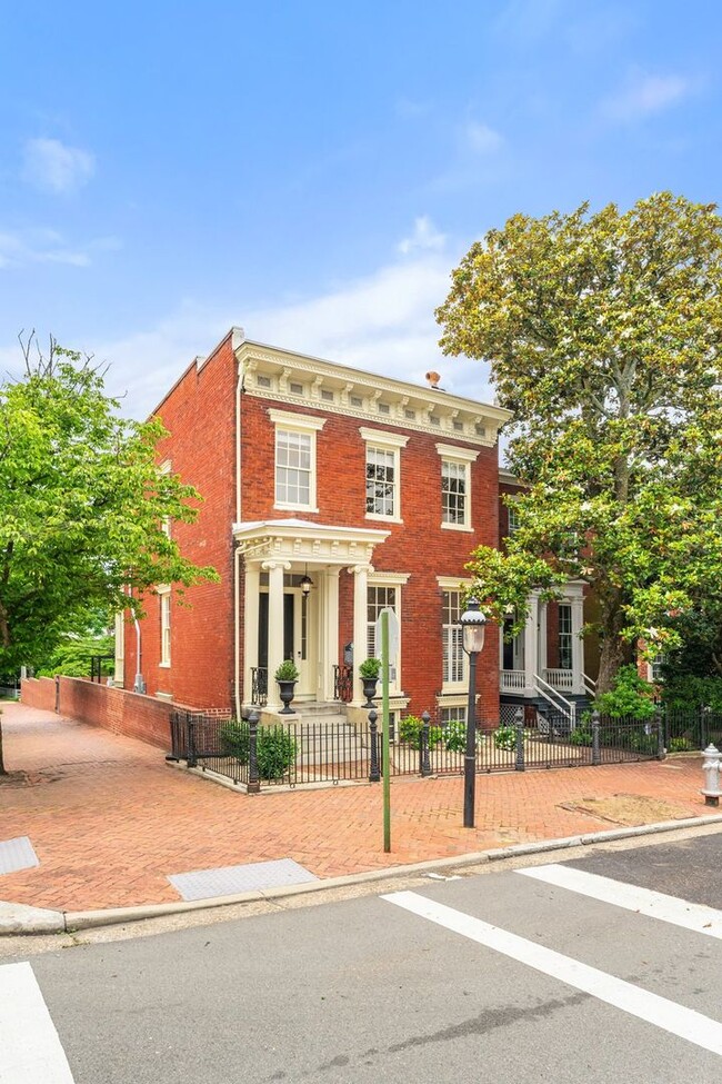 Building Photo - The Ainslie House