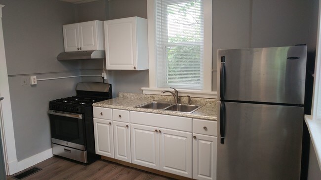 Building Photo - 3915 Lindley Ave