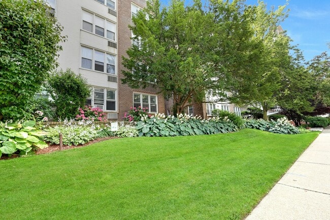 Photo - 2160 Center Ave Apartment