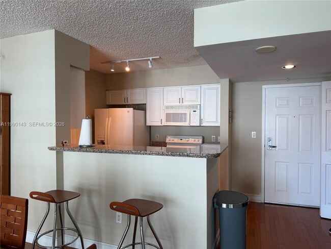 Building Photo - 1155 Brickell Bay Dr