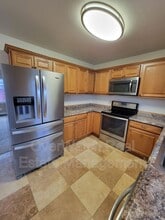 Building Photo - 825 N Park St