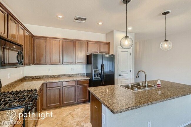 Building Photo - 3 br, 2 bath House - 1200 W Desert Hollow ...