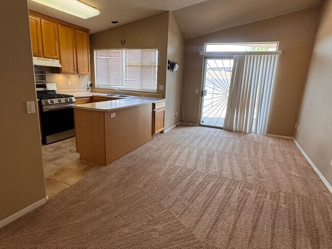 Foto del edificio - 5615 Duranes Dr NW