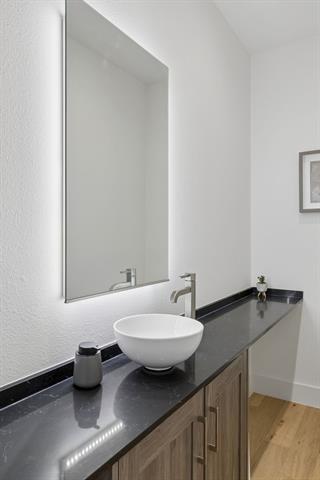 Foto del edificio - 1208 Haines Ave