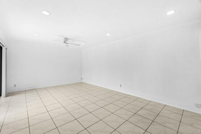Foto del edificio - 7577 Courtyard Run W
