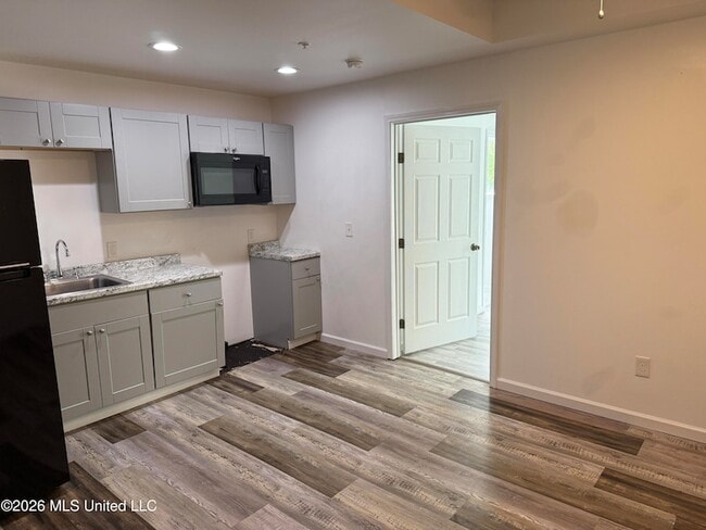 Photo - 212 E 2nd St House