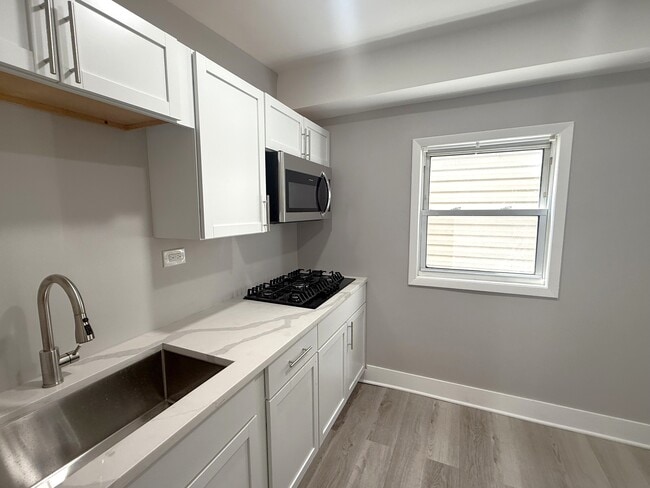 Building Photo - 3575 W Dickens Ave