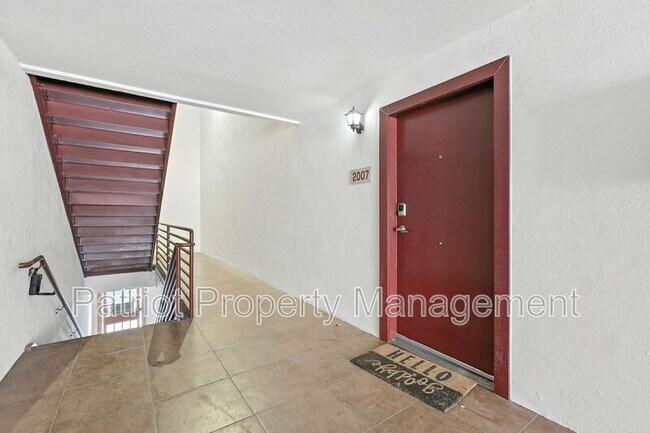 Foto del edificio - 1005 E 8th St