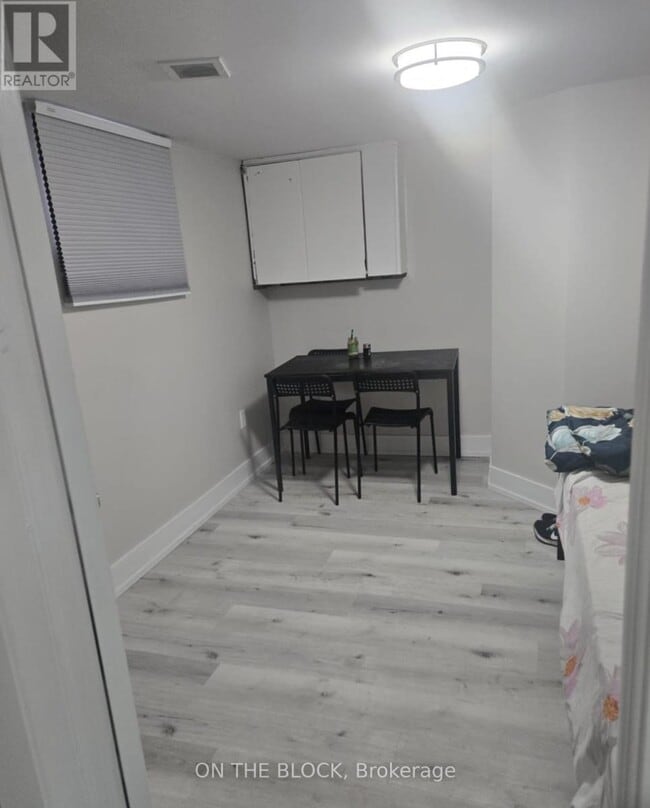 Photo du bâtiment - 103 Fitzgibbon Ave