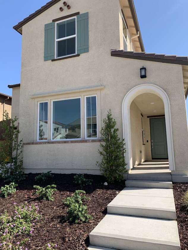 Primary Photo - 7084 Sacramento Dr