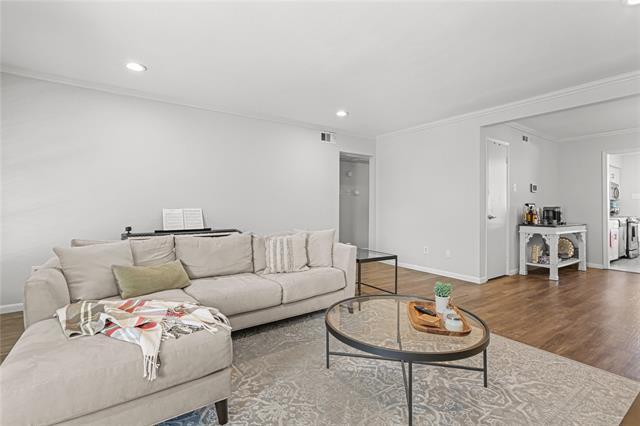 Building Photo - 7731 Meadow Park Dr