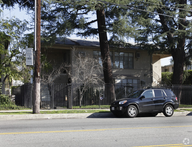 Building Photo - 5734 Hazeltine Ave