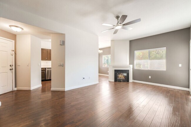 Foto del edificio - Stylish 3-Bedroom Condo in Silverado Ranch!