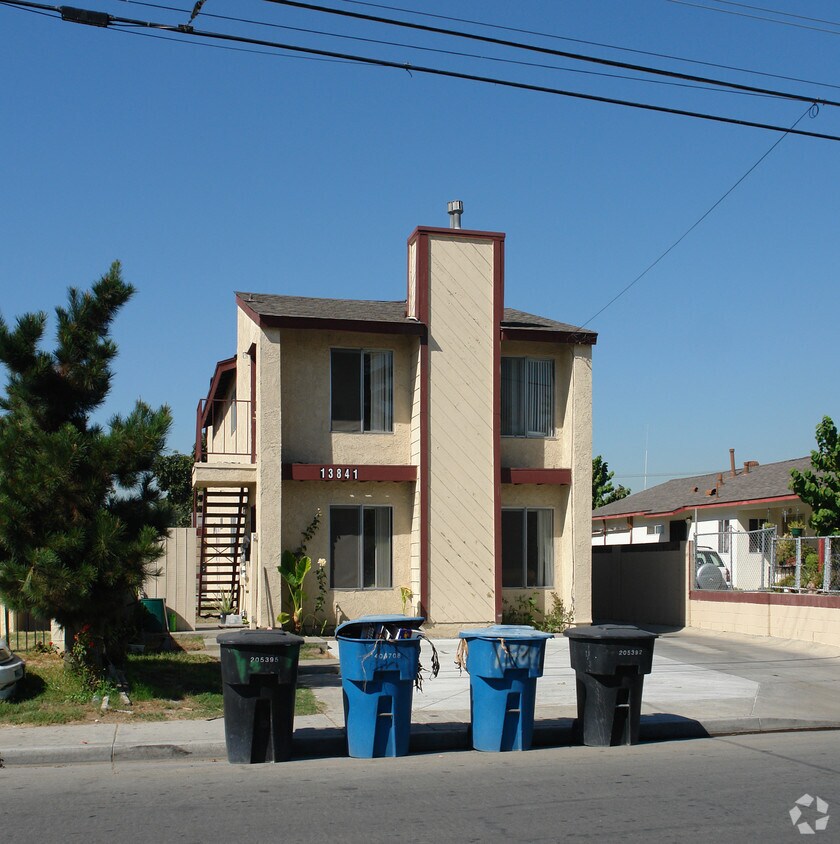 Building Photo - 13841 La Pat Pl