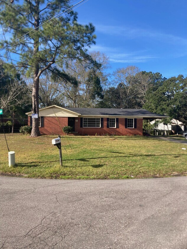 Primary Photo - 3050 Angus Dr N