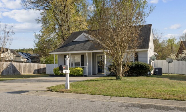 Foto del edificio - One-Story 3-Bedroom Home in Heart of Knightdale