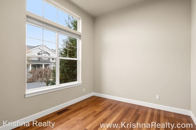 Foto del edificio - 4 br, 2.5 bath House - 5220 NW Shoreline Way