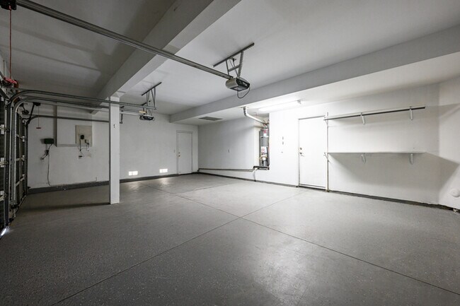 Foto del edificio - Ideal for Large Families – 6BR/4BA Eastval...