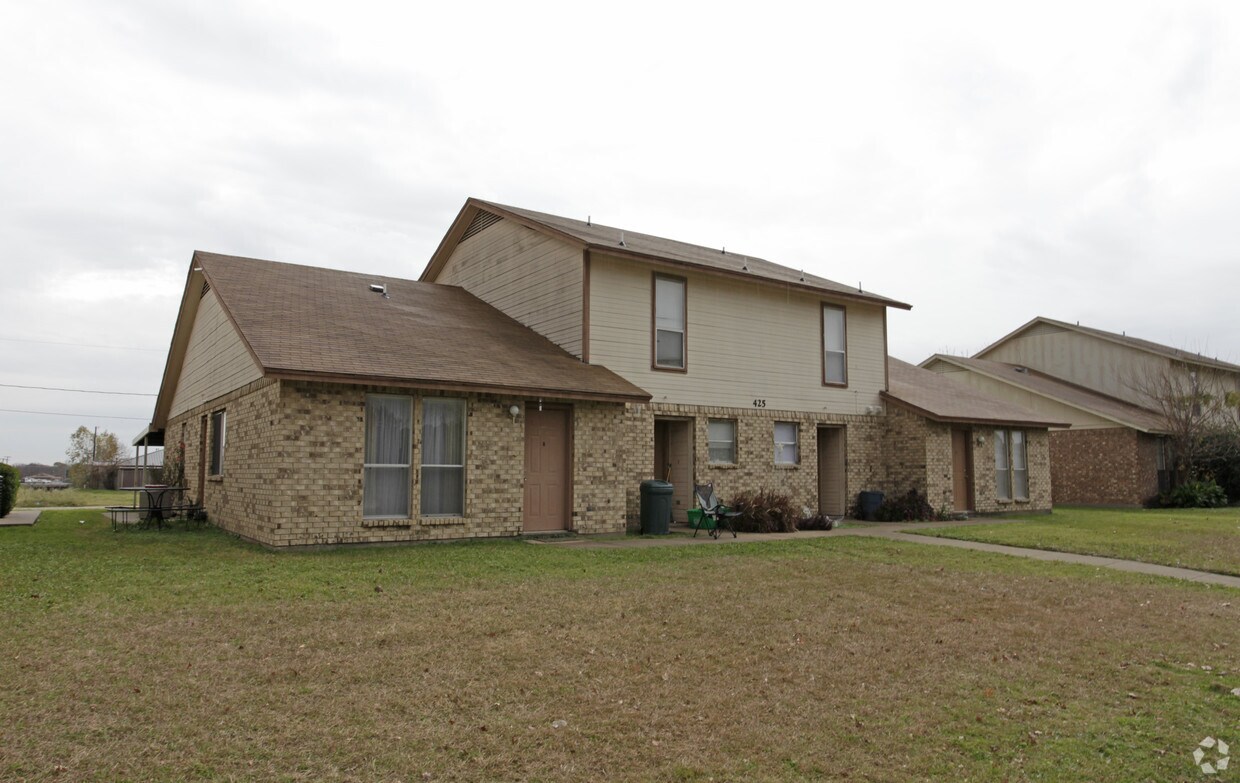 425 SW Thomas St, Burleson, TX 76028 Apartments in Burleson, TX