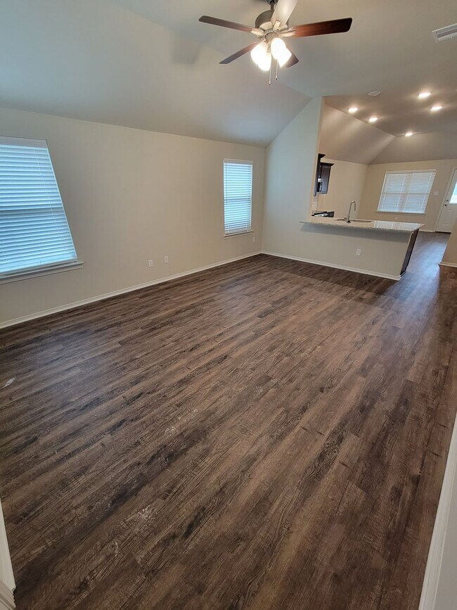 Foto del edificio - Brand New 3 bedroom / 2 bath home in Bonham Trace neighbor hood in North Bryan,
