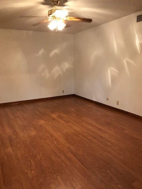 Building Photo - Lorraine Park - 2 Bedroom, 1 Bath Apartment
