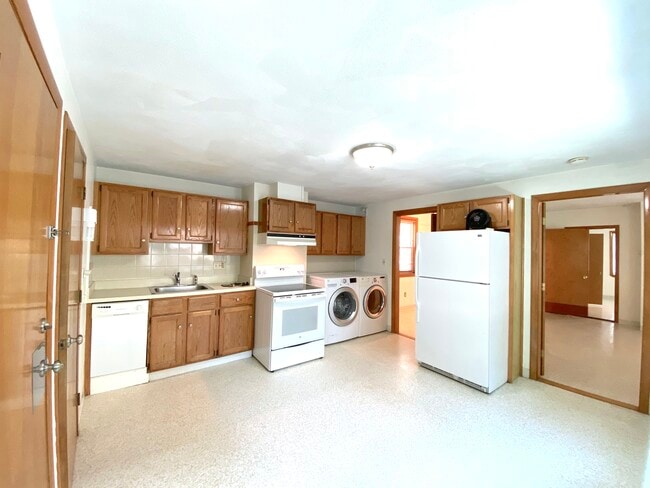 Building Photo - 66 Winter St