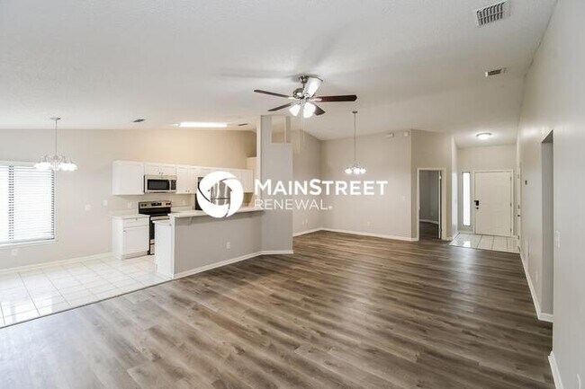 Building Photo - 3 Bedroom Pet-Friendly Home in Jacksonville, FL with Main Street Renewal