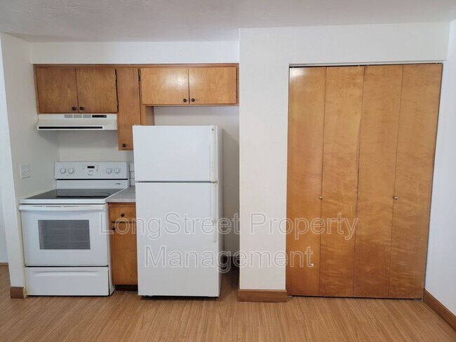 Foto del edificio - 627 3rd St SE