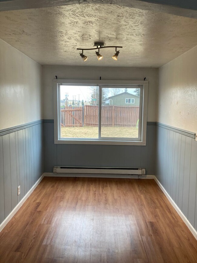 Foto del edificio - Spacious 2-Bedroom Duplex with Large Fence...