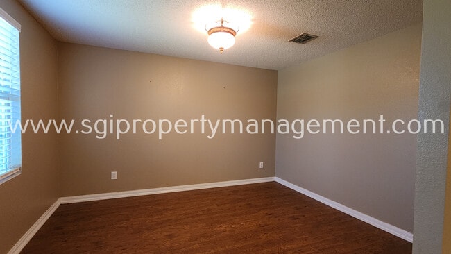 Building Photo - 2604 Bandera Pl