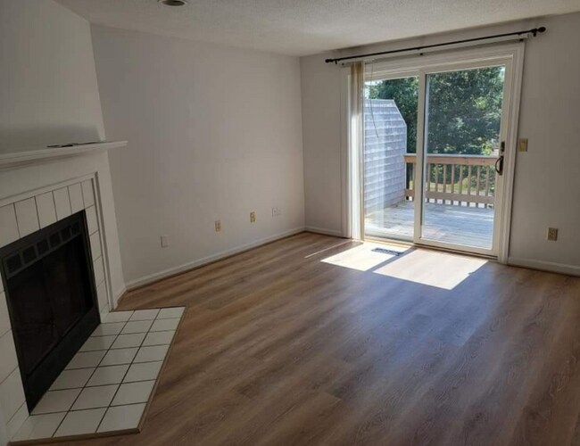 Building Photo - 6 Harbor Hill Dr