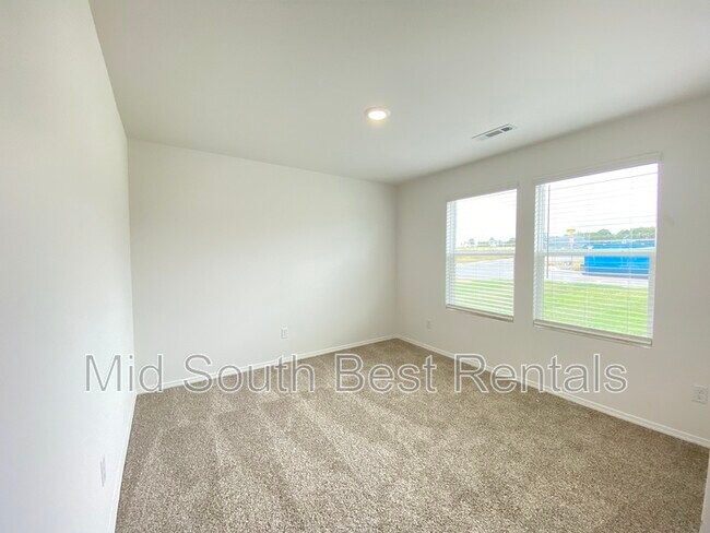 Building Photo - 93 Kelton Ln