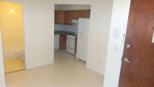 Building Photo - 1 br, 1 bath Apartment - 14144 84th Rd 4R