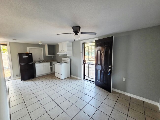 Building Photo - 5403 Ave Q 1/2