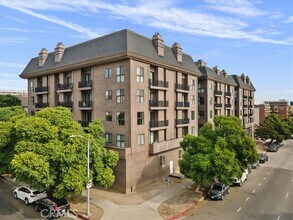 Building Photo - 8811 Burton Way