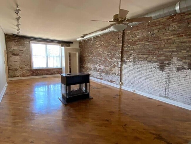 Building Photo - 766 S 9th St
