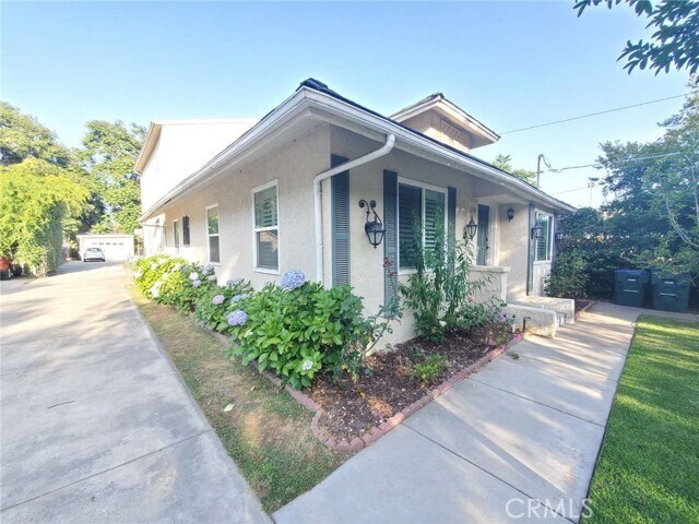 Building Photo - 1700 Summit Ave