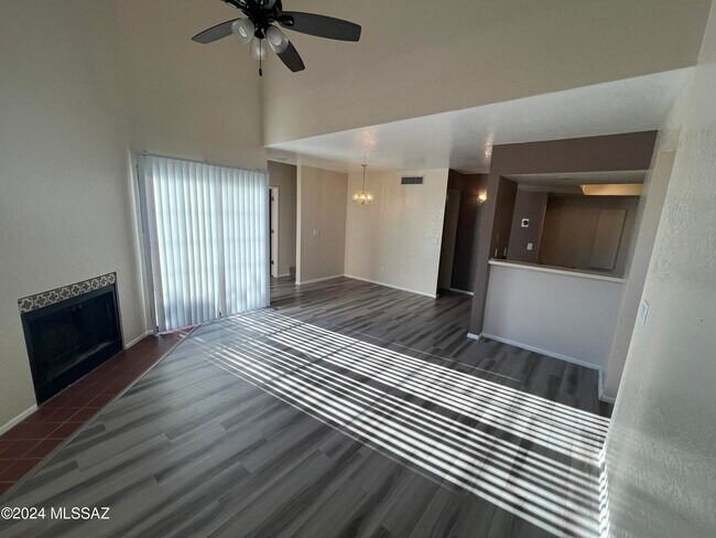 Foto del edificio - 4285 N River Grove Cir