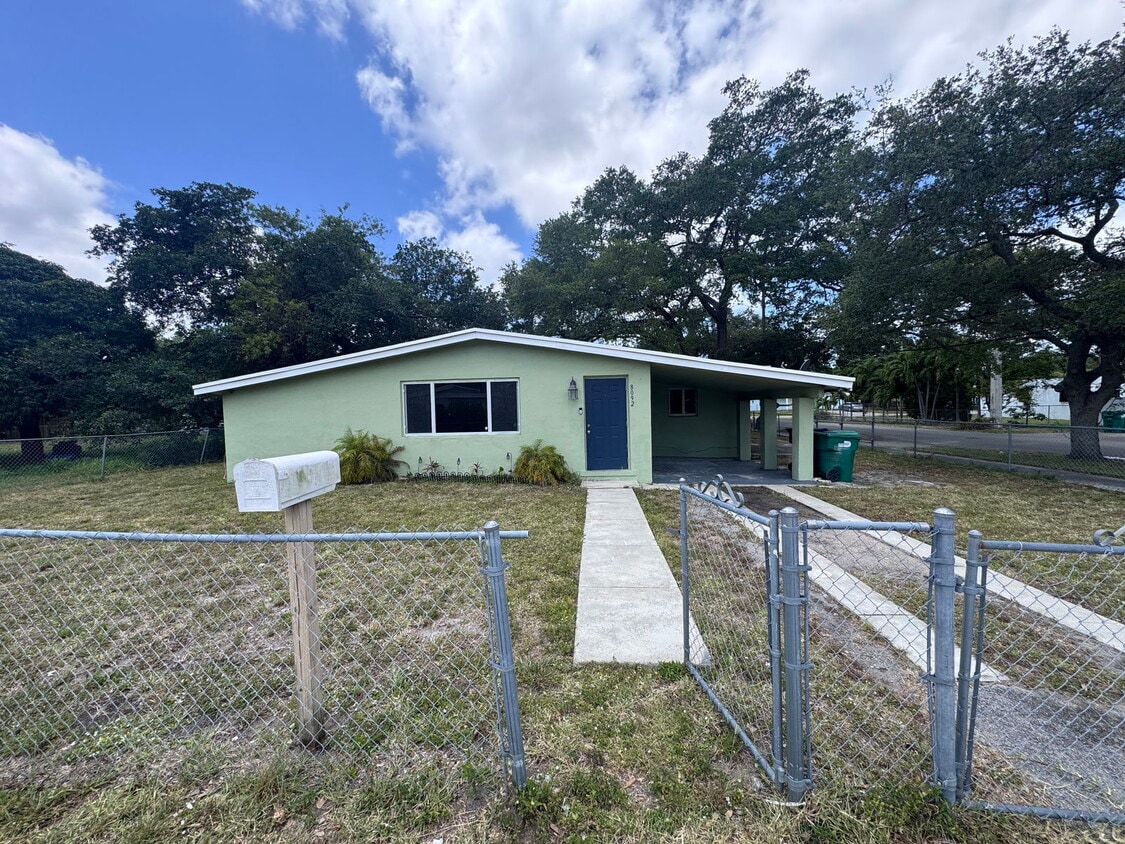 Foto principal - 8092 NW 14th Ct