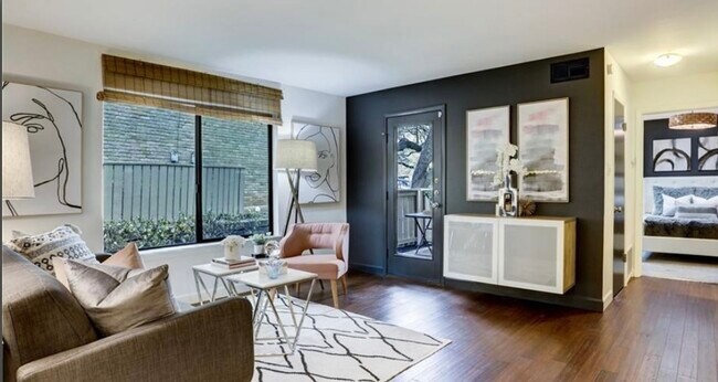 Foto del edificio - 8210 Bent Tree Rd