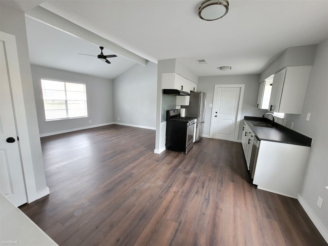 Primary Photo - 3 br, 1 bath Duplex - 4422 Gillis St # A