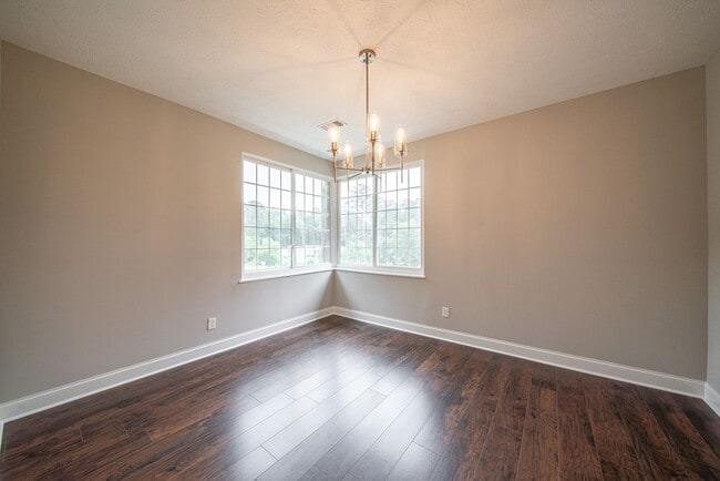 Foto del edificio - 4 bedroom/3 bath, 3711 sqft in Midtown!