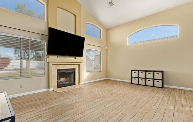 Foto del edificio - 3 BR 2.5 BA Glendale