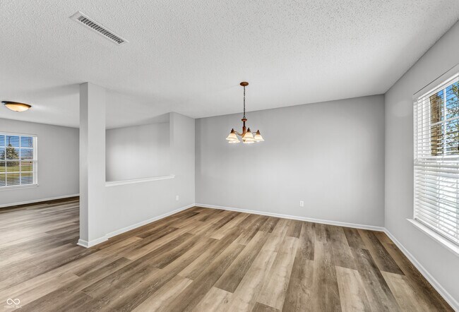 Foto del edificio - 9714 Lantern Ln